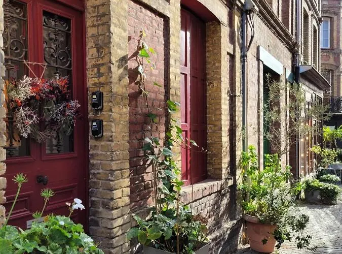 Apartment -coeur Historique -my Little Garden - Parking Gratuit 500m -la Clef De *